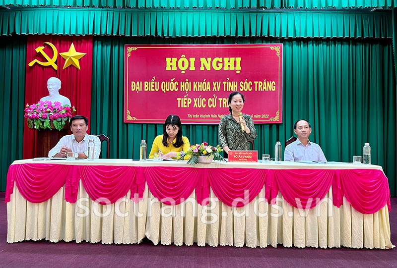 Đại biểu Quốc hội tiếp xúc cử tri thị trấn Huỳnh Hữu Nghĩa, huyện Mỹ Tú