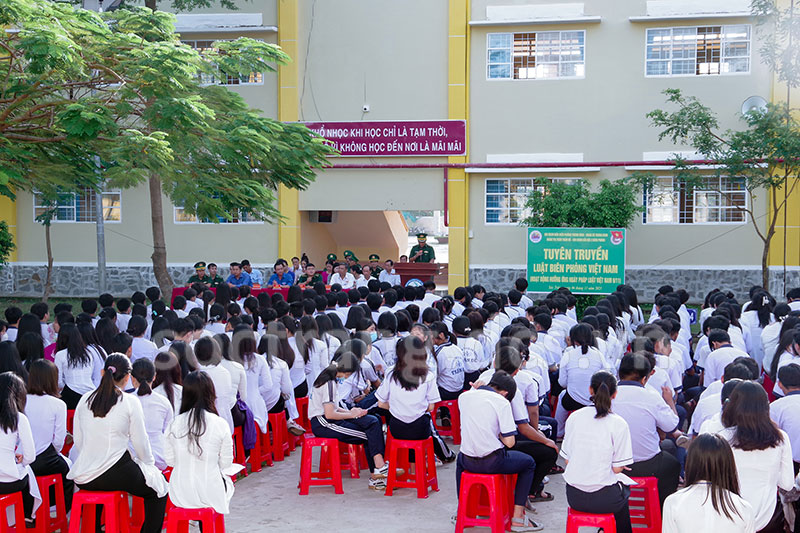 Tuyên truyền Luật Biên phòng Việt Nam năm 2020 cho học sinh khu vực biên giới biển Sóc Trăng