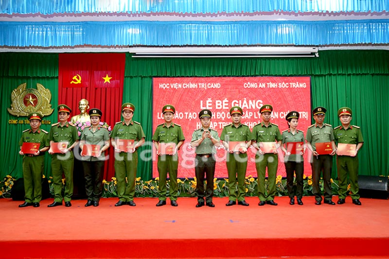 Thêm 48 cán bộ lãnh đạo, chỉ huy Công an tỉnh Sóc Trăng tốt nghiệp Cao cấp lý luận chính trị