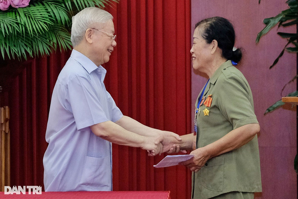 Nữ anh hùng Nam Bộ với bức ảnh "để đời" cùng Tổng Bí thư Nguyễn Phú Trọng