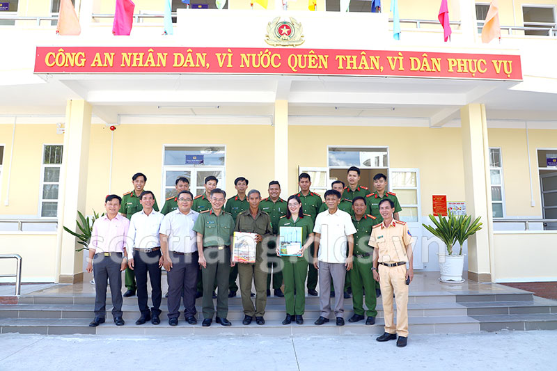 Bí thư Tỉnh ủy Sóc Trăng thăm và khảo sát công an các xã, thị trấn